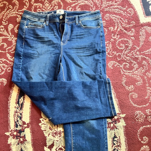 Slightly curvy DC jeans- size 16  - 36” waist- 26” long inseam new/ like new - Picture 1 of 7